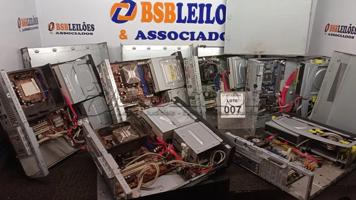 LOTE 007 - 06 CPU’S DE MARCAS E MODELOS DIVERSOS. (NO ESTADO) ATENÇÃO! FAZER A VISITAÇÃO ANTES DE ARREMATAR, NÃO SABEMOS SE FUNCIONA, LEILÃO NÃO TEM GARANTIA E NEM DEVOLUÇÃO, SUJEITO A POSSÍVEIS AVARIAS VISÍVEIS/OCULTAS E/OU AUSÊNCIA DE COMPONENTES.