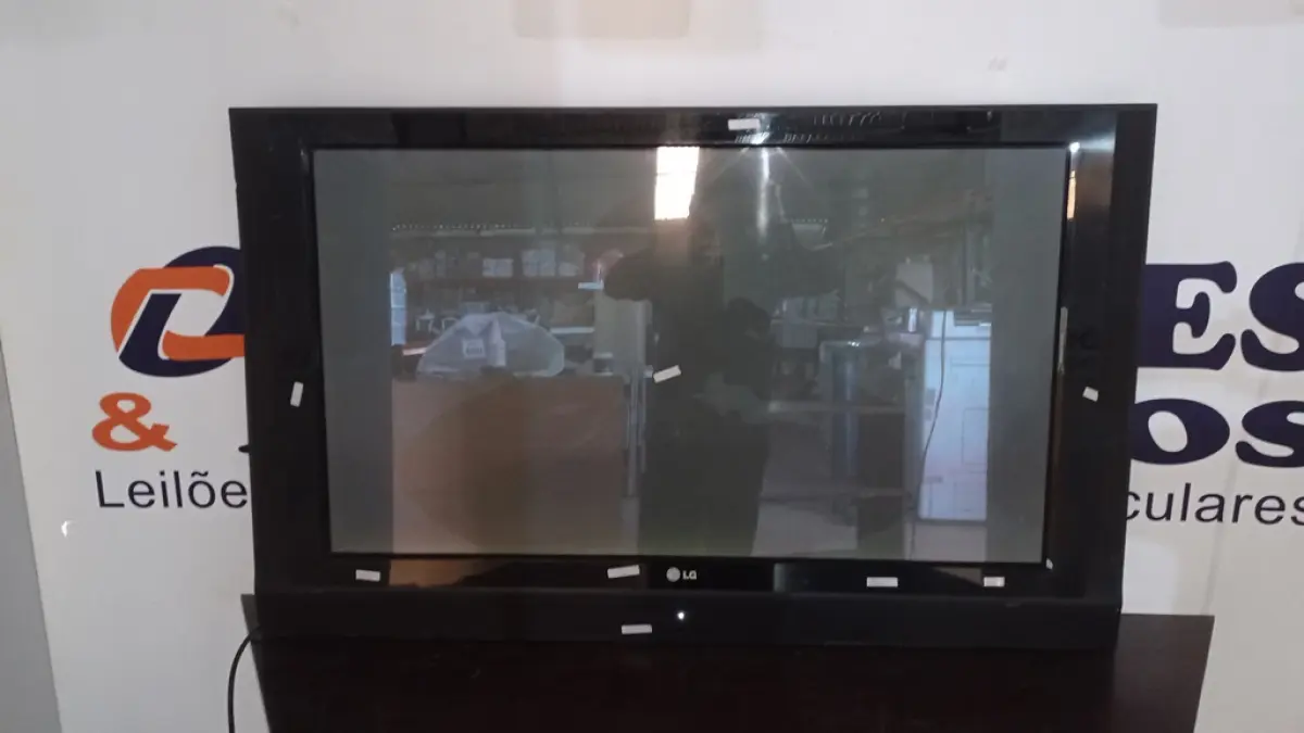 01 TV LCD 42’’ MARCA LG COM AVARIAS. (NO ESTADO) ATENÇÃO! FAZER A VISITAÇÃO ANTES DE ARREMATAR, NÃO SABEMOS SE FUNCIONA, LEILÃO NÃO TEM GARANTIA E NEM DEVOLUÇÃO, SUJEITO A POSSÍVEIS AVARIAS VISÍVEIS/OCULTAS E/OU AUSÊNCIA DE COMPONENTES.
