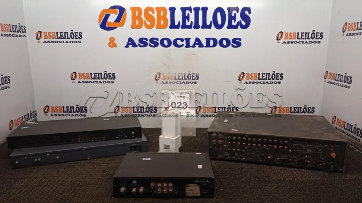 LOTE 023 - 02 SWITCHES, 01 MODEM ANALÓGICO E 01 STÉREO MULTI MICROFONE MIXER MX-10. (NO ESTADO) ATENÇÃO! FAZER A VISITAÇÃO ANTES DE ARREMATAR, NÃO SABEMOS SE FUNCIONA, LEILÃO NÃO TEM GARANTIA E NEM DEVOLUÇÃO, SUJEITO A POSSÍVEIS AVARIAS VISÍVEIS/OCULTAS E/OU AUSÊNCIA DE COMPONENTES.