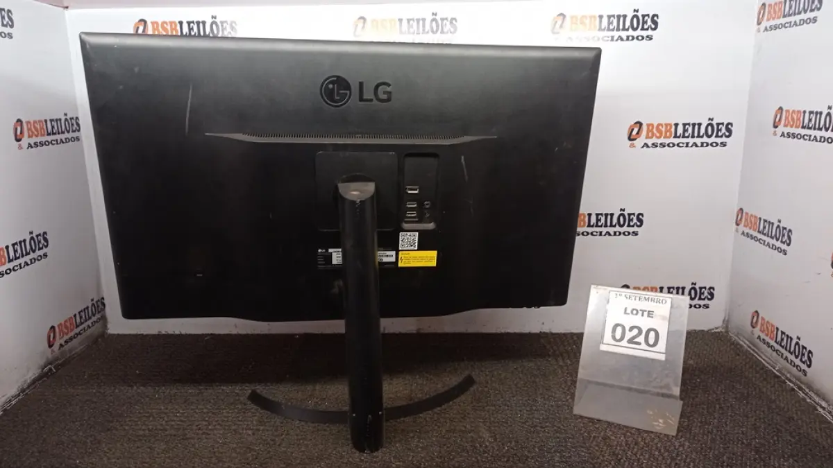 01 MONITOR LCD 32’’ MARCA LG. (NO ESTADO) ATENÇÃO! FAZER A VISITAÇÃO ANTES DE ARREMATAR, NÃO SABEMOS SE FUNCIONA, LEILÃO NÃO TEM GARANTIA E NEM DEVOLUÇÃO, SUJEITO A POSSÍVEIS AVARIAS VISÍVEIS/OCULTAS E/OU AUSÊNCIA DE COMPONENTES.
