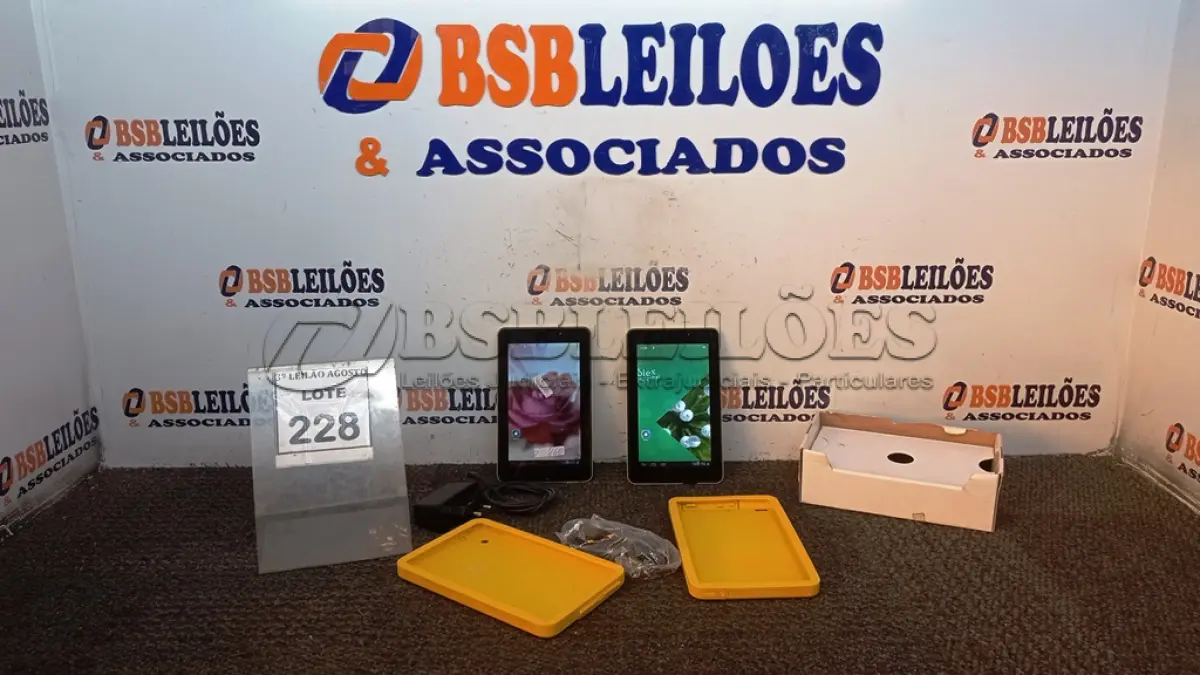 LOTE 228 - 02 TABLETS MARCA CCE COM FONTE. (NO ESTADO) ATENÇÃO! FAZER A VISITAÇÃO ANTES DE ARREMATAR, NÃO SABEMOS SE FUNCIONA, LEILÃO NÃO TEM GARANTIA E NEM DEVOLUÇÃO, SUJEITO A POSSÍVEIS AVARIAS VISÍVEIS/OCULTAS E/OU AUSÊNCIA DE COMPONENTES.