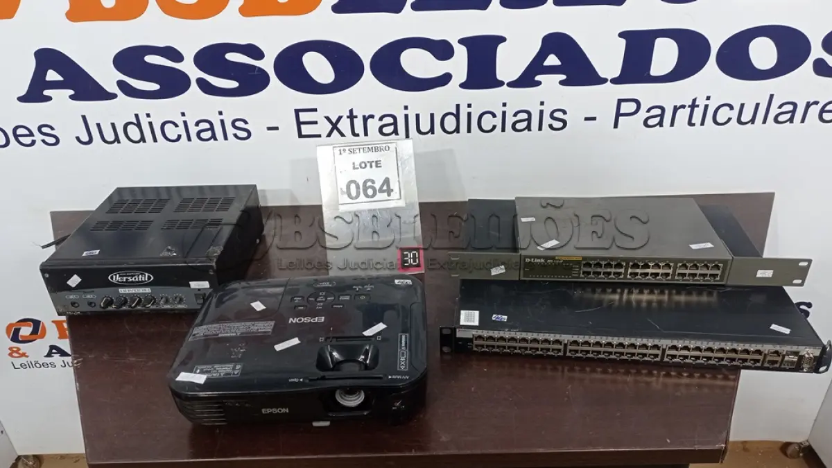 LOTE 064 - 01 PROJETOR, 02 SWITCHES E 01 MIXER AMPLIFICADOR. (NO ESTADO) ATENÇÃO! FAZER A VISITAÇÃO ANTES DE ARREMATAR, NÃO SABEMOS SE FUNCIONA, LEILÃO NÃO TEM GARANTIA E NEM DEVOLUÇÃO, SUJEITO A POSSÍVEIS AVARIAS VISÍVEIS/OCULTAS E/OU AUSÊNCIA DE COMPONENTES.