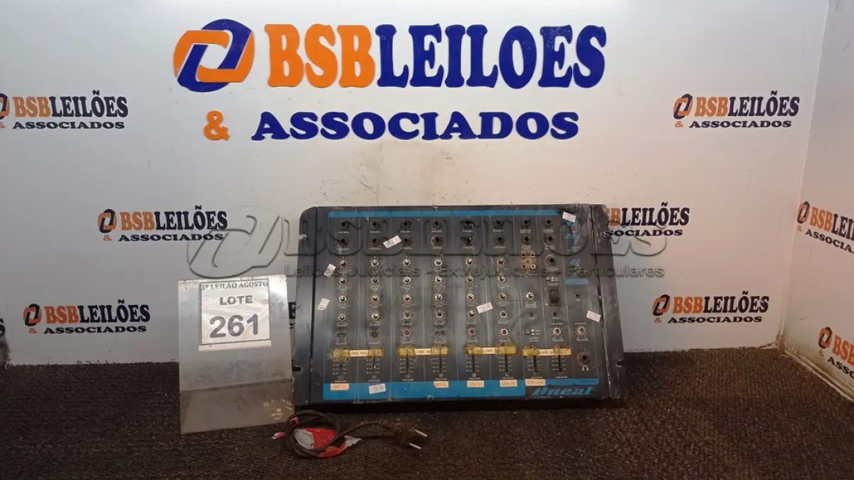 LOTE 261 - 01 MESA DE SOM MARCA ONEAL. (NO ESTADO) ATENÇÃO! FAZER A VISITAÇÃO ANTES DE ARREMATAR, NÃO SABEMOS SE FUNCIONA, LEILÃO NÃO TEM GARANTIA E NEM DEVOLUÇÃO, SUJEITO A POSSÍVEIS AVARIAS VISÍVEIS/OCULTAS E/OU AUSÊNCIA DE COMPONENTES.