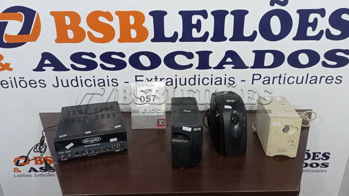 LOTE 057 - 01 MIXER AMPLIFICADOR E 03 ESTABILIZADORES. (NO ESTADO) ATENÇÃO! FAZER A VISITAÇÃO ANTES DE ARREMATAR, NÃO SABEMOS SE FUNCIONA, LEILÃO NÃO TEM GARANTIA E NEM DEVOLUÇÃO, SUJEITO A POSSÍVEIS AVARIAS VISÍVEIS/OCULTAS E/OU AUSÊNCIA DE COMPONENTES.