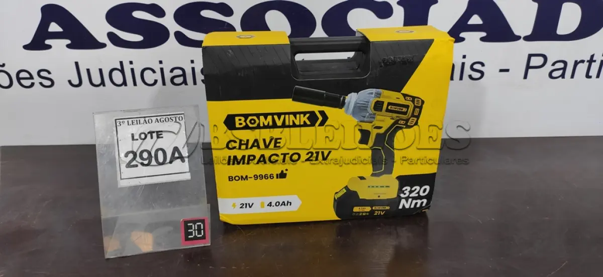 LOTE 290 - 01 CHAVE DE IMPACTO 320NN COM DUAS BATERIAS 21V MALETA E ACESSÓRIOS  MANDRIL DE PERFURAÇÃO, ALÇA, 6CACHIMBOS DO 17 AO 22 ENGATI DE BIT CARREGADOR DE MESA. (NO ESTADO) ATENÇÃO! FAZER A VISITAÇÃO ANTES DE ARREMATAR, NÃO SABEMOS SE FUNCIONA. LEILÃO NÃO TEM GARANTIA E NEM DEVOLUÇÃO, SUJEITO A POSSÍVEIS AVARIAS VISÍVEIS/OCULTAS E/OU AUSÊNCIA DE COMPONENTES.