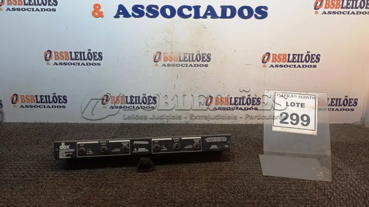 LOTE 299 - 01 COMPRESSOR DE ÁUDIO ESTÉREO DBX. (NO ESTADO) ATENÇÃO! FAZER A VISITAÇÃO ANTES DE ARREMATAR, NÃO SABEMOS SE FUNCIONA, LEILÃO NÃO TEM GARANTIA E NEM DEVOLUÇÃO, SUJEITO A POSSÍVEIS AVARIAS VISÍVEIS/OCULTAS E/OU AUSÊNCIA DE COMPONENTES.