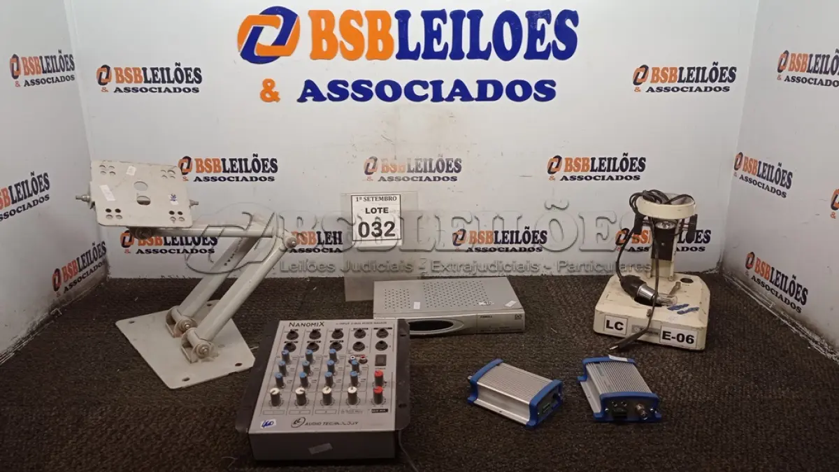 LOTE 032 - 01 RECEPTOR DE SINAL, 02 SERVIDORES DE VÍDEO EM REDE, 1 MESA DE SOM, 01 SUPORTE PARA TV E 01 BASE DE MICROSCÓPIO. (NO ESTADO) ATENÇÃO! FAZER A VISITAÇÃO ANTES DE ARREMATAR, NÃO SABEMOS SE FUNCIONA, LEILÃO NÃO TEM GARANTIA E NEM DEVOLUÇÃO, SUJEITO A POSSÍVEIS AVARIAS VISÍVEIS/OCULTAS E/OU AUSÊNCIA DE COMPONENTES.