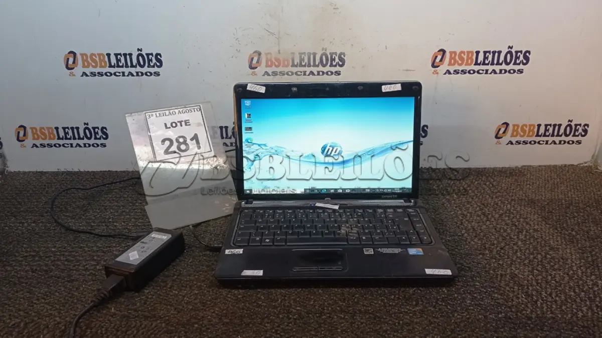 LOTE 281 - 01 NOTEBOOK MARCA COMPAQ COM FONTE. (NO ESTADO) ATENÇÃO! FAZER A VISITAÇÃO ANTES DE ARREMATAR, NÃO SABEMOS SE FUNCIONA, LEILÃO NÃO TEM GARANTIA E NEM DEVOLUÇÃO, SUJEITO A POSSÍVEIS AVARIAS VISÍVEIS/OCULTAS E/OU AUSÊNCIA DE COMPONENTES.