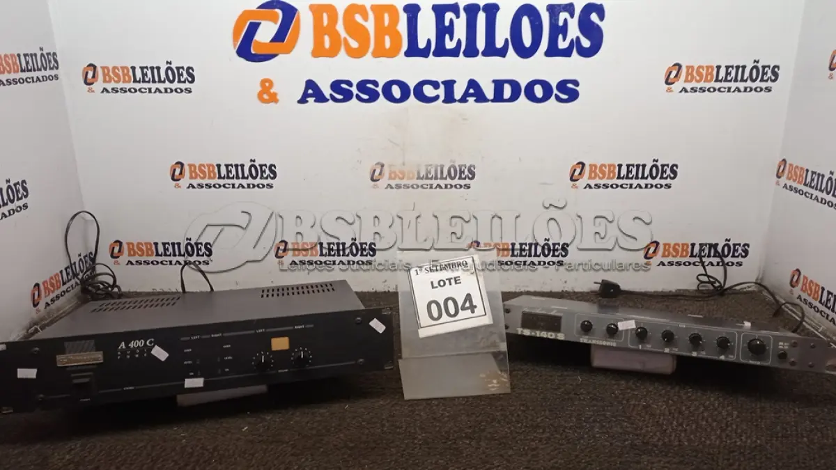 LOTE 004 - 01 AMPLIFICADOR A400 C E 01 MIXER DE ÁUDIO. (NO ESTADO) ATENÇÃO! FAZER A VISITAÇÃO ANTES DE ARREMATAR, NÃO SABEMOS SE FUNCIONA, LEILÃO NÃO TEM GARANTIA E NEM DEVOLUÇÃO, SUJEITO A POSSÍVEIS AVARIAS VISÍVEIS/OCULTAS E/OU AUSÊNCIA DE COMPONENTES.
