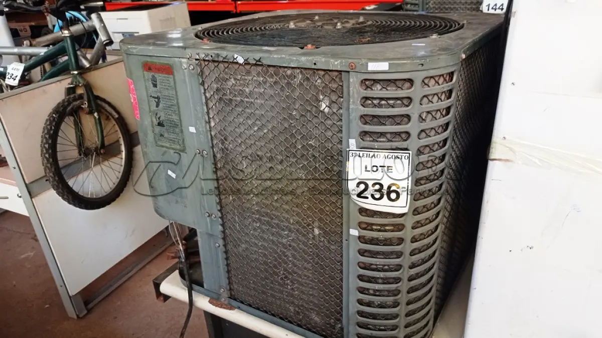 LOTE 236 - 01 CONDENSADORA MARCA KOMECO. (NO ESTADO) ATENÇÃO! FAZER A VISITAÇÃO ANTES DE ARREMATAR, NÃO SABEMOS SE FUNCIONA, LEILÃO NÃO TEM GARANTIA E NEM DEVOLUÇÃO, SUJEITO A POSSÍVEIS AVARIAS VISÍVEIS/OCULTAS E/OU AUSÊNCIA DE COMPONENTES.