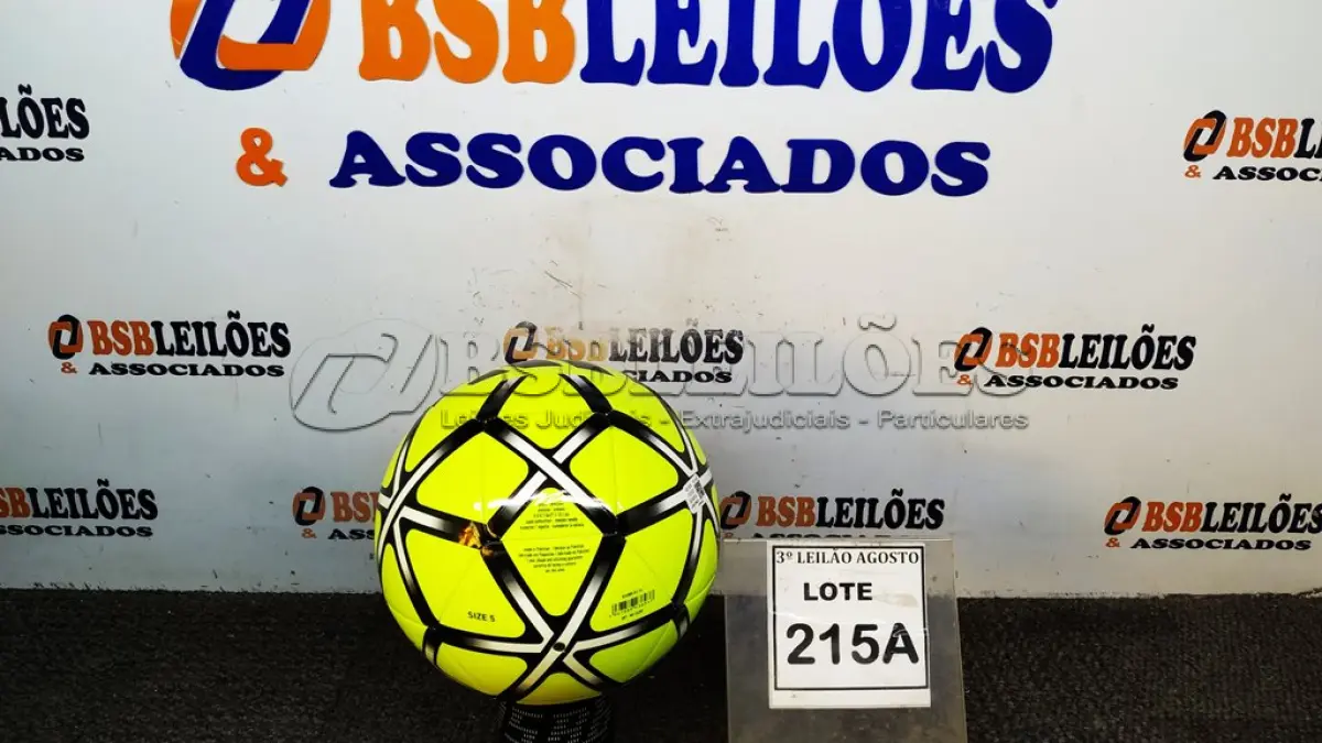 LOTE 215 - 01 BOLA DE FUTEBOL ORIGINAL MARCA ADIDAS. (NO ESTADO) ATENÇÃO! FAZER A VISITAÇÃO ANTES DE ARREMATAR, NÃO SABEMOS SE FUNCIONA, LEILÃO NÃO TEM GARANTIA E NEM DEVOLUÇÃO, SUJEITO A POSSÍVEIS AVARIAS VISÍVEIS/OCULTAS E/OU AUSÊNCIA DE COMPONENTES.