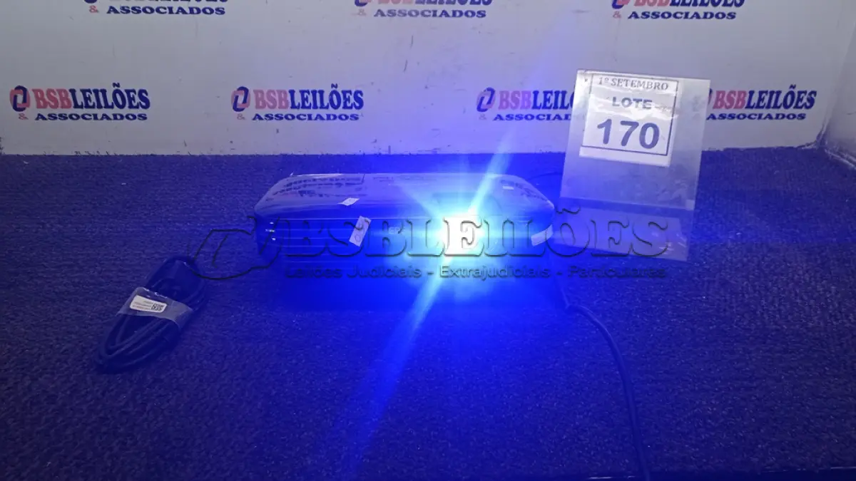 LOTE 170 - 01 PROJETOR MARCA EPSON COM CABOS. (NO ESTADO) ATENÇÃO! FAZER A VISITAÇÃO ANTES DE ARREMATAR, NÃO SABEMOS SE FUNCIONA, LEILÃO NÃO TEM GARANTIA E NEM DEVOLUÇÃO, SUJEITO A POSSÍVEIS AVARIAS VISÍVEIS/OCULTAS E/OU AUSÊNCIA DE COMPONENTES