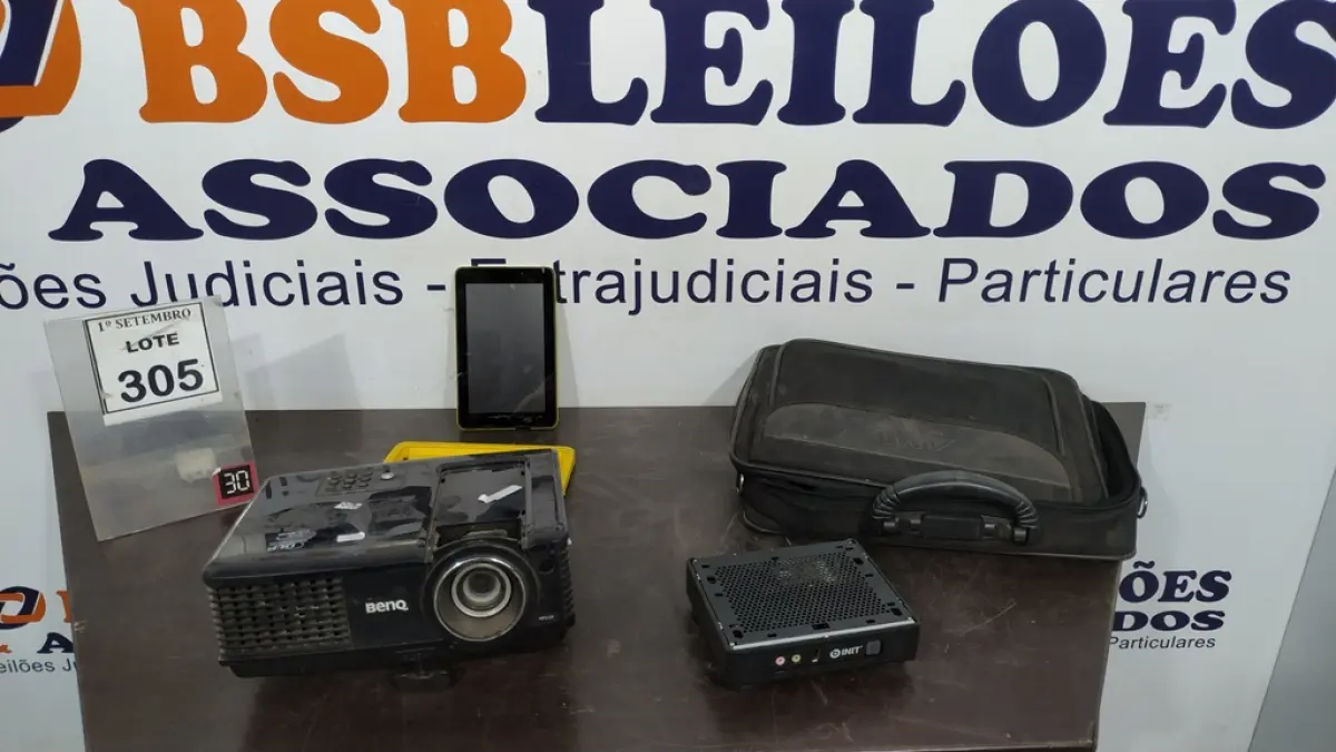 01 PROJETOR MARCA BENQ, 01 MINI PC E 01 TABLET MARCA CCE. (NO ESTADO) ATENÇÃO! FAZER A VISITAÇÃO ANTES DE ARREMATAR, NÃO SABEMOS SE FUNCIONA, LEILÃO NÃO TEM GARANTIA E NEM DEVOLUÇÃO, SUJEITO A POSSÍVEIS AVARIAS VISÍVEIS/OCULTAS E/OU AUSÊNCIA DE COMPONENTES.