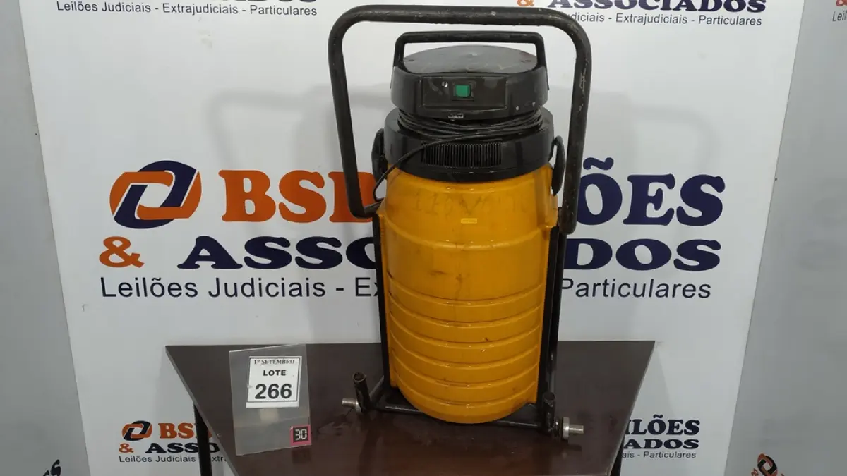 01 ASPIRADOR INDUSTRIAL ELECTROLUX MODELO ULTRALUX 50 INCOMPLETO. (NO ESTADO) ATENÇÃO! FAZER A VISITAÇÃO ANTES DE ARREMATAR, NÃO SABEMOS SE FUNCIONA, LEILÃO NÃO TEM GARANTIA E NEM DEVOLUÇÃO, SUJEITO A POSSÍVEIS AVARIAS VISÍVEIS/OCULTAS E/OU AUSÊNCIA DE COMPONENTES.