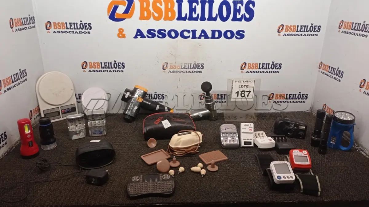 LOTE 167 - 01 LOTE COM VÁRIAS LANTERNAS, CARREGADORES DE PILHA, MASSAGEADORES, BALANÇAS E ELETRÔNICOS DIVERSOS. (NO ESTADO) ATENÇÃO! FAZER A VISITAÇÃO ANTES DE ARREMATAR, NÃO SABEMOS SE FUNCIONA, LEILÃO NÃO TEM GARANTIA E NEM DEVOLUÇÃO, SUJEITO A POSSÍVEIS AVARIAS VISÍVEIS/OCULTAS E/OU AUSÊNCIA DE COMPONENTES