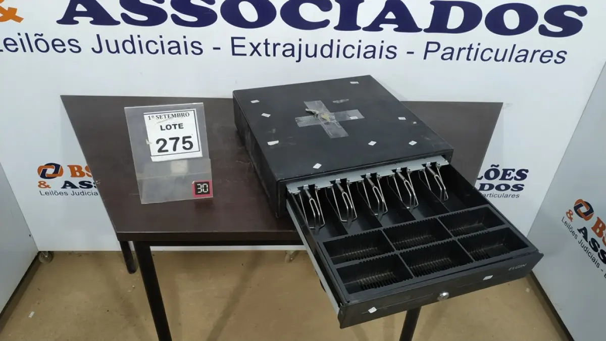 01 GAVETA DE DINHEIRO. (NO ESTADO) ATENÇÃO! FAZER A VISITAÇÃO ANTES DE ARREMATAR, NÃO SABEMOS SE FUNCIONA, LEILÃO NÃO TEM GARANTIA E NEM DEVOLUÇÃO, SUJEITO A POSSÍVEIS AVARIAS VISÍVEIS/OCULTAS E/OU AUSÊNCIA DE COMPONENTES.