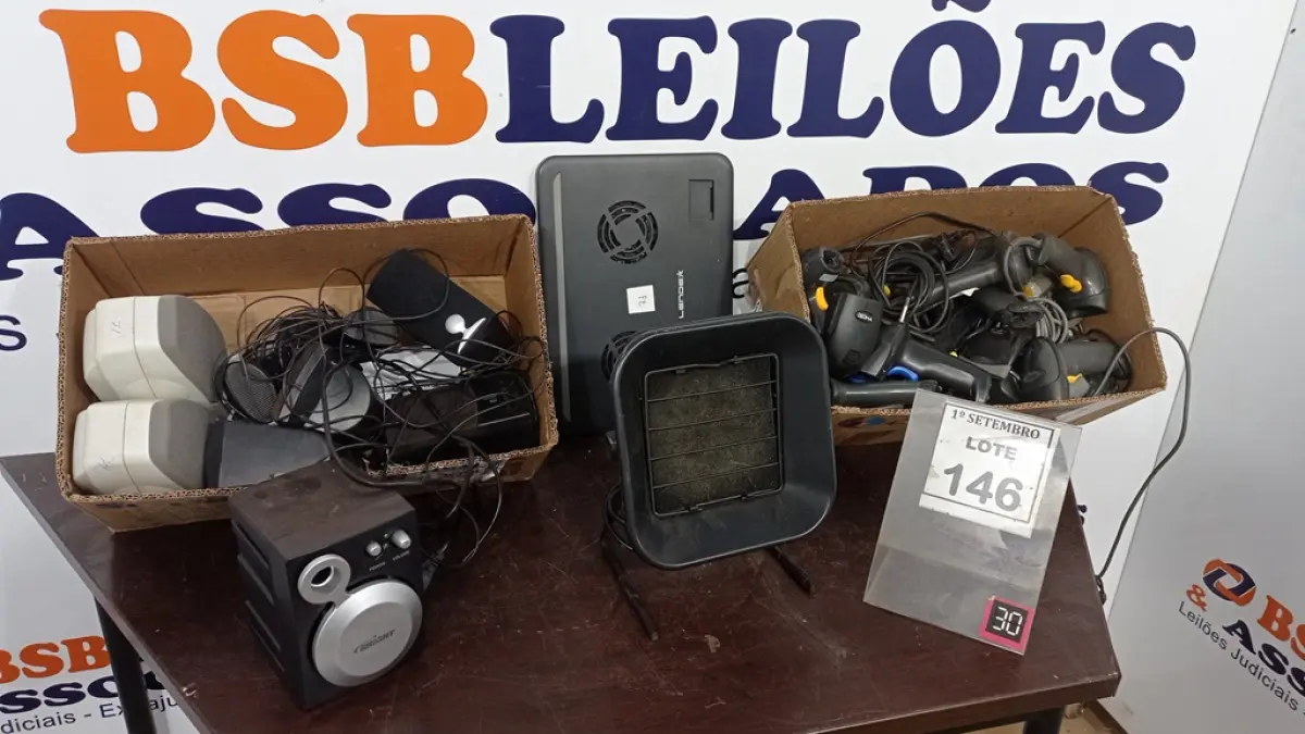 01 LOTE COM VÁRIAS CAIXAS DE SOM, LEITORAS DE CÓDIGO DE BARRAS, 01 COOLER DE NOTEBOOK E 01 EXAUSTOR DE BANCADA. (NO ESTADO) ATENÇÃO! FAZER A VISITAÇÃO ANTES DE ARREMATAR, NÃO SABEMOS SE FUNCIONA, LEILÃO NÃO TEM GARANTIA E NEM DEVOLUÇÃO, SUJEITO A POSSÍVEIS AVARIAS VISÍVEIS/OCULTAS E/OU AUSÊNCIA DE COMPONENTES.