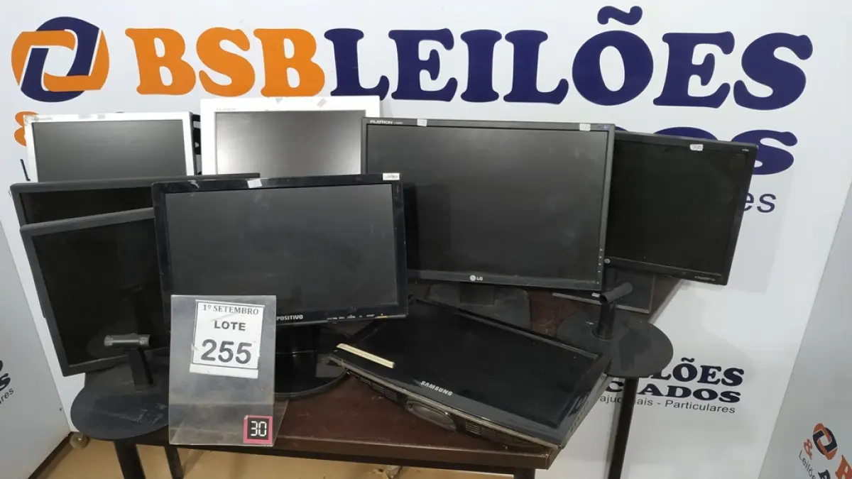 08 MONITORES DE MARCAS E MODELOS DIVERSOS. (NO ESTADO) ATENÇÃO! FAZER A VISITAÇÃO ANTES DE ARREMATAR, NÃO SABEMOS SE FUNCIONA, LEILÃO NÃO TEM GARANTIA E NEM DEVOLUÇÃO, SUJEITO A POSSÍVEIS AVARIAS VISÍVEIS/OCULTAS E/OU AUSÊNCIA DE COMPONENTES