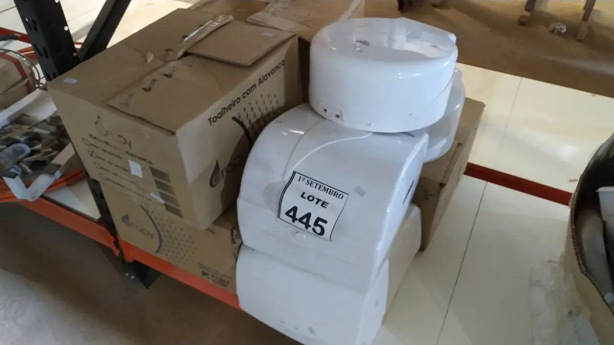 01 LOTE COM VÁRIOS DISPENSADORES DE PAPEL. (NO ESTADO) ATENÇÃO! FAZER A VISITAÇÃO ANTES DE ARREMATAR, NÃO SABEMOS SE FUNCIONA, LEILÃO NÃO TEM GARANTIA E NEM DEVOLUÇÃO, SUJEITO A POSSÍVEIS AVARIAS VISÍVEIS/OCULTAS E/OU AUSÊNCIA DE COMPONENTES.