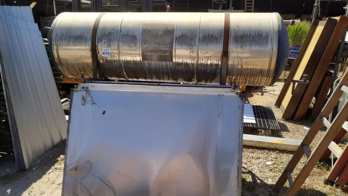 01 BOILER AQUECEDOR SOLAR PARA ÁGUA. (NO ESTADO) ATENÇÃO! FAZER A VISITAÇÃO ANTES DE ARREMATAR, NÃO SABEMOS SE FUNCIONA, LEILÃO NÃO TEM GARANTIA E NEM DEVOLUÇÃO, SUJEITO A POSSÍVEIS AVARIAS VISÍVEIS/OCULTAS E/OU AUSÊNCIA DE COMPONENTES.