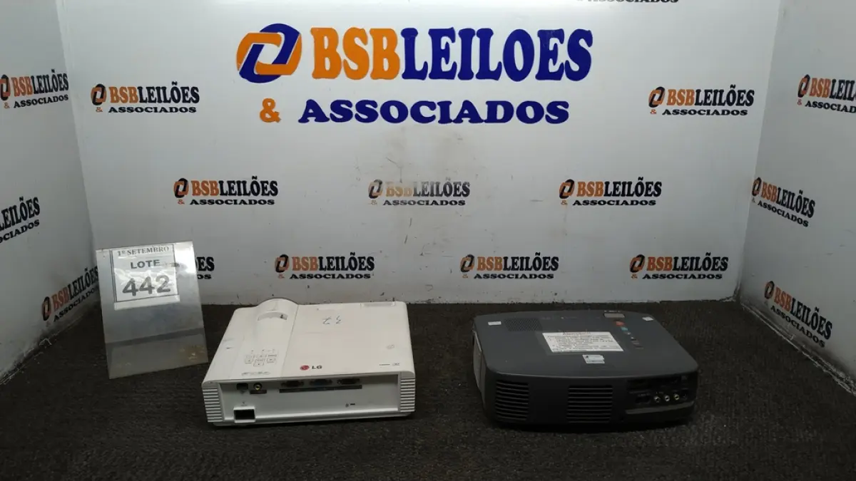 01 PROJETOR MARCA EPSON E 01 PROJETOR MARCA LG. (NO ESTADO) ATENÇÃO! FAZER A VISITAÇÃO ANTES DE ARREMATAR, NÃO SABEMOS SE FUNCIONA, LEILÃO NÃO TEM GARANTIA E NEM DEVOLUÇÃO, SUJEITO A POSSÍVEIS AVARIAS VISÍVEIS/OCULTAS E/OU AUSÊNCIA DE COMPONENTES.