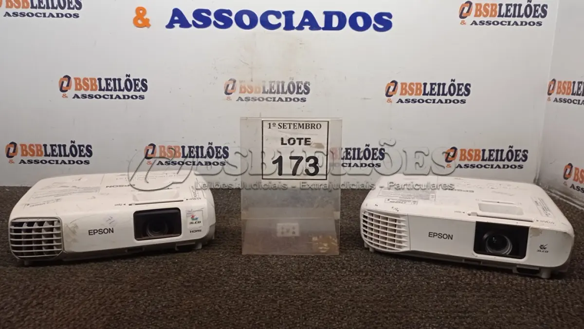 LOTE 173 - 02 PROJETORES MARCA EPSON. (NO ESTADO) ATENÇÃO! FAZER A VISITAÇÃO ANTES DE ARREMATAR, NÃO SABEMOS SE FUNCIONA, LEILÃO NÃO TEM GARANTIA E NEM DEVOLUÇÃO, SUJEITO A POSSÍVEIS AVARIAS VISÍVEIS/OCULTAS E/OU AUSÊNCIA DE COMPONENTES