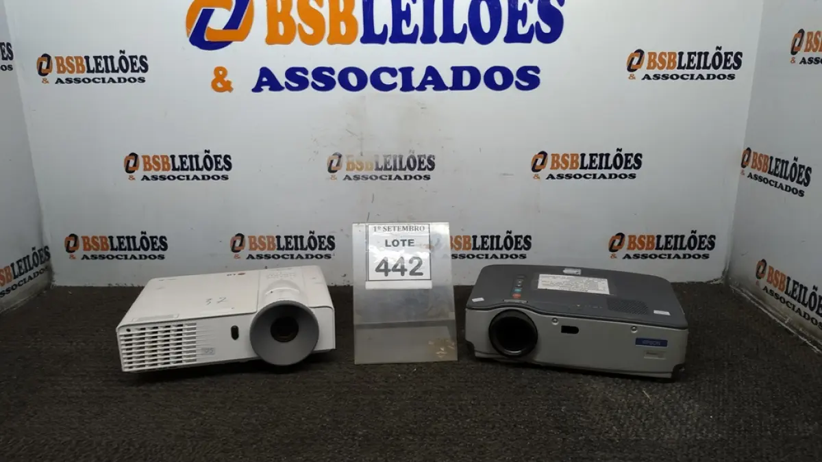 01 PROJETOR MARCA EPSON E 01 PROJETOR MARCA LG. (NO ESTADO) ATENÇÃO! FAZER A VISITAÇÃO ANTES DE ARREMATAR, NÃO SABEMOS SE FUNCIONA, LEILÃO NÃO TEM GARANTIA E NEM DEVOLUÇÃO, SUJEITO A POSSÍVEIS AVARIAS VISÍVEIS/OCULTAS E/OU AUSÊNCIA DE COMPONENTES.