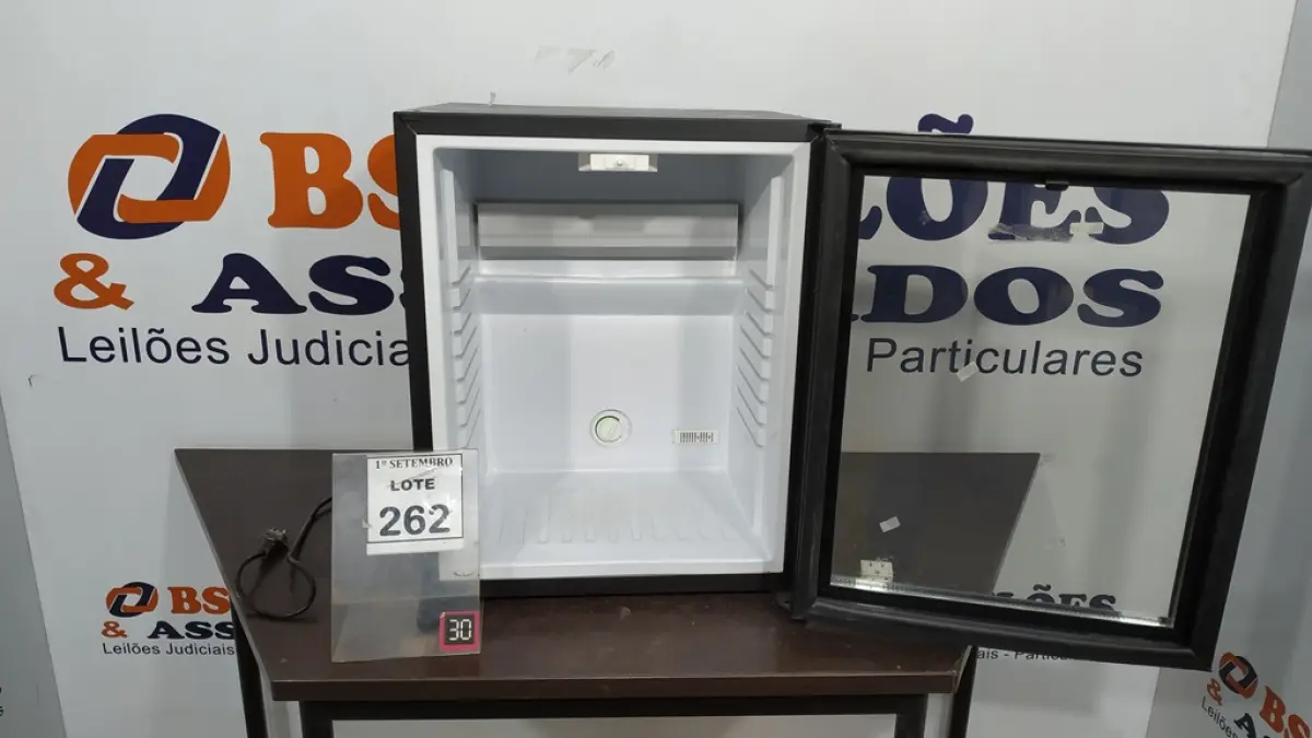 01 ADEGA. (NO ESTADO) ATENÇÃO! FAZER A VISITAÇÃO ANTES DE ARREMATAR, NÃO SABEMOS SE FUNCIONA, LEILÃO NÃO TEM GARANTIA E NEM DEVOLUÇÃO, SUJEITO A POSSÍVEIS AVARIAS VISÍVEIS/OCULTAS E/OU AUSÊNCIA DE COMPONENTES.