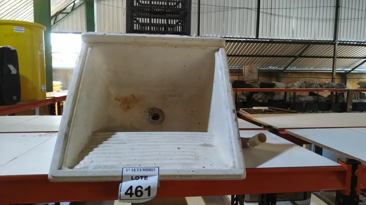 01 TANQUE DE FIBRA SINTÉTICA. (NO ESTADO) ATENÇÃO! FAZER A VISITAÇÃO ANTES DE ARREMATAR, NÃO SABEMOS SE FUNCIONA, LEILÃO NÃO TEM GARANTIA E NEM DEVOLUÇÃO, SUJEITO A POSSÍVEIS AVARIAS VISÍVEIS/OCULTAS E/OU AUSÊNCIA DE COMPONENTES.