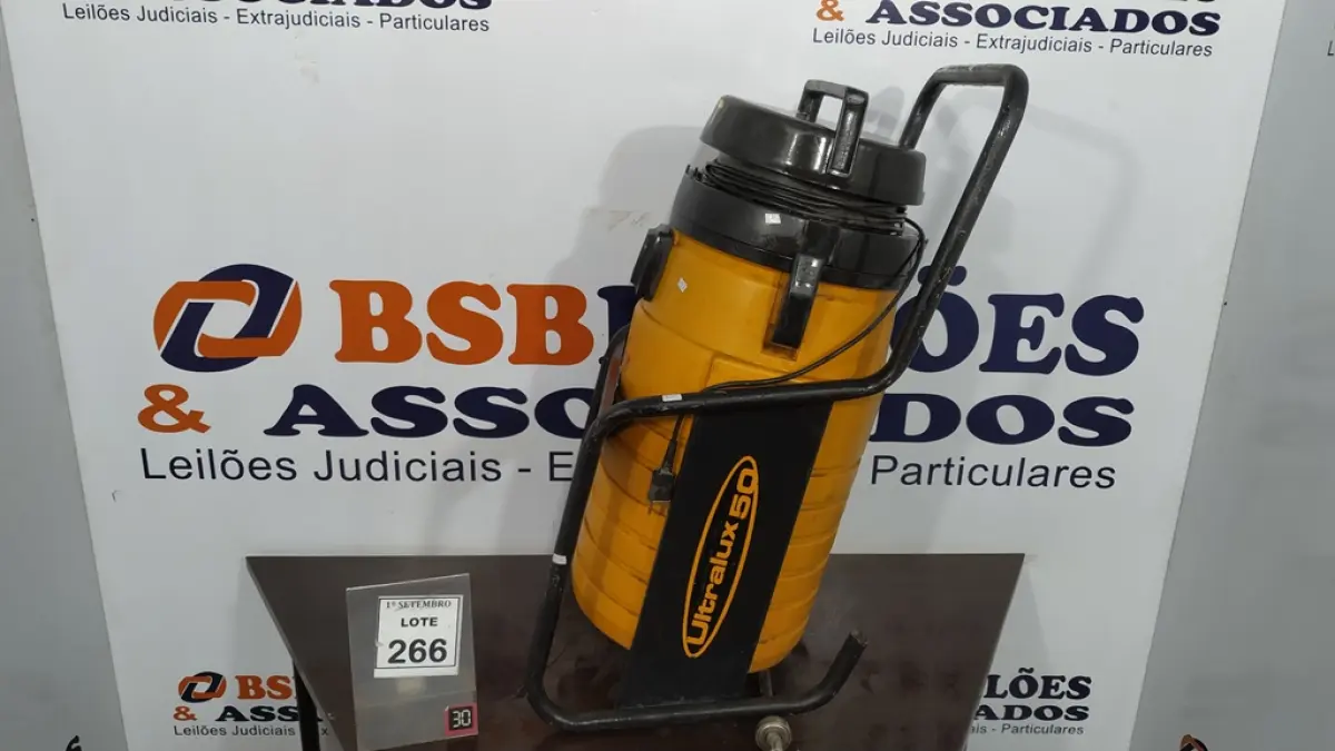 01 ASPIRADOR INDUSTRIAL ELECTROLUX MODELO ULTRALUX 50 INCOMPLETO. (NO ESTADO) ATENÇÃO! FAZER A VISITAÇÃO ANTES DE ARREMATAR, NÃO SABEMOS SE FUNCIONA, LEILÃO NÃO TEM GARANTIA E NEM DEVOLUÇÃO, SUJEITO A POSSÍVEIS AVARIAS VISÍVEIS/OCULTAS E/OU AUSÊNCIA DE COMPONENTES.
