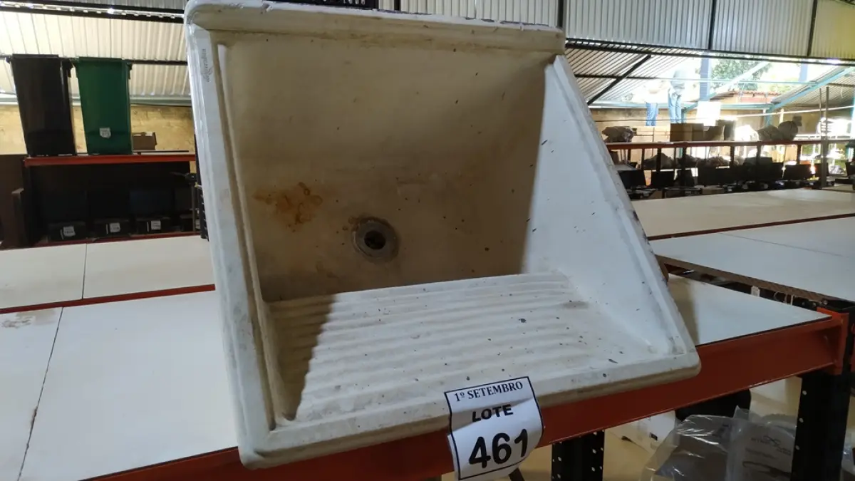 01 TANQUE DE FIBRA SINTÉTICA. (NO ESTADO) ATENÇÃO! FAZER A VISITAÇÃO ANTES DE ARREMATAR, NÃO SABEMOS SE FUNCIONA, LEILÃO NÃO TEM GARANTIA E NEM DEVOLUÇÃO, SUJEITO A POSSÍVEIS AVARIAS VISÍVEIS/OCULTAS E/OU AUSÊNCIA DE COMPONENTES.