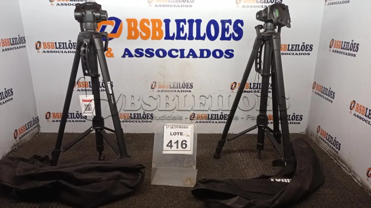 LOTE 416 - 02 TRIPÉS PARA CÂMERAS MARCA TOMATE. (NO ESTADO) ATENÇÃO! FAZER A VISITAÇÃO ANTES DE ARREMATAR, NÃO SABEMOS SE FUNCIONA, LEILÃO NÃO TEM GARANTIA E NEM DEVOLUÇÃO, SUJEITO A POSSÍVEIS AVARIAS VISÍVEIS/OCULTAS E/OU AUSÊNCIA DE COMPONENTES.
