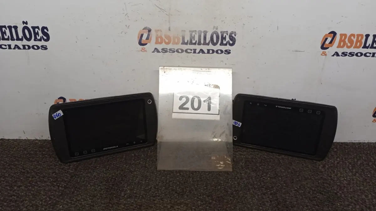 02 TABLETS MARCA MOTOROLA. (NO ESTADO) ATENÇÃO! FAZER A VISITAÇÃO ANTES DE ARREMATAR, NÃO SABEMOS SE FUNCIONA, LEILÃO NÃO TEM GARANTIA E NEM DEVOLUÇÃO, SUJEITO A POSSÍVEIS AVARIAS VISÍVEIS/OCULTAS E/OU AUSÊNCIA DE COMPONENTES