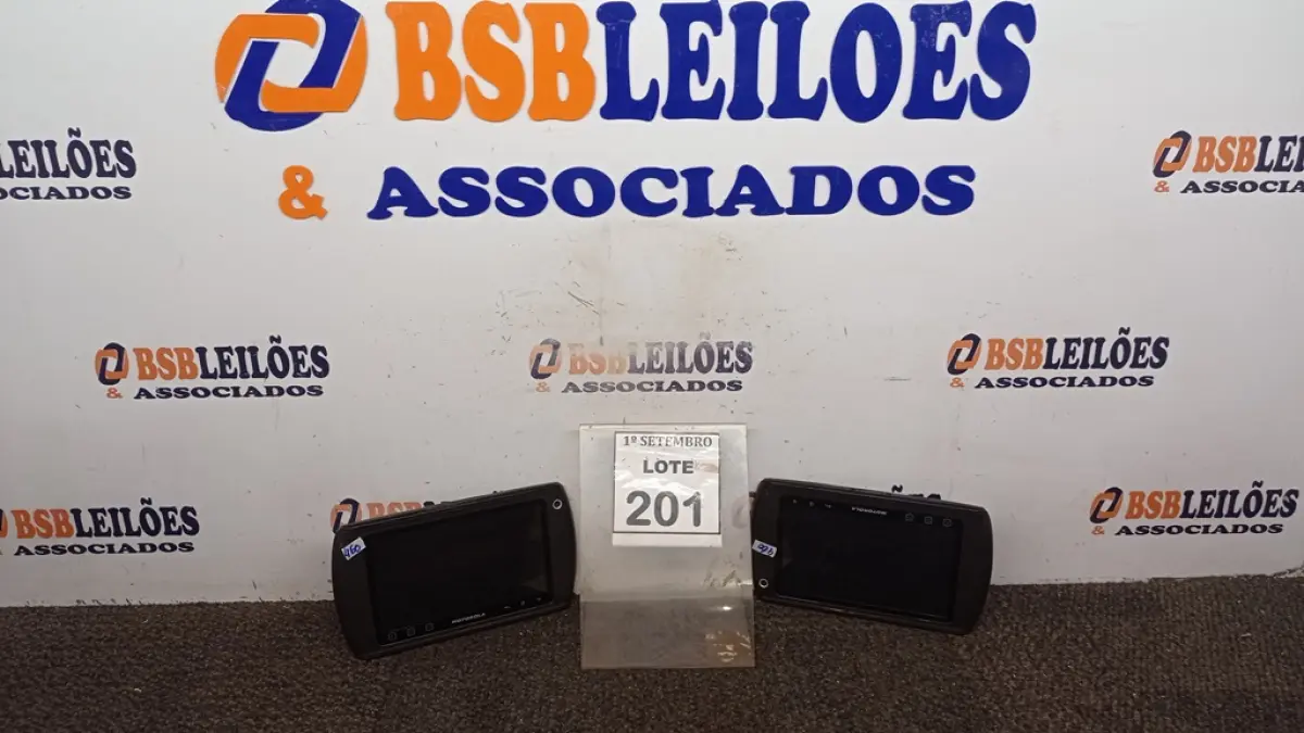 02 TABLETS MARCA MOTOROLA. (NO ESTADO) ATENÇÃO! FAZER A VISITAÇÃO ANTES DE ARREMATAR, NÃO SABEMOS SE FUNCIONA, LEILÃO NÃO TEM GARANTIA E NEM DEVOLUÇÃO, SUJEITO A POSSÍVEIS AVARIAS VISÍVEIS/OCULTAS E/OU AUSÊNCIA DE COMPONENTES