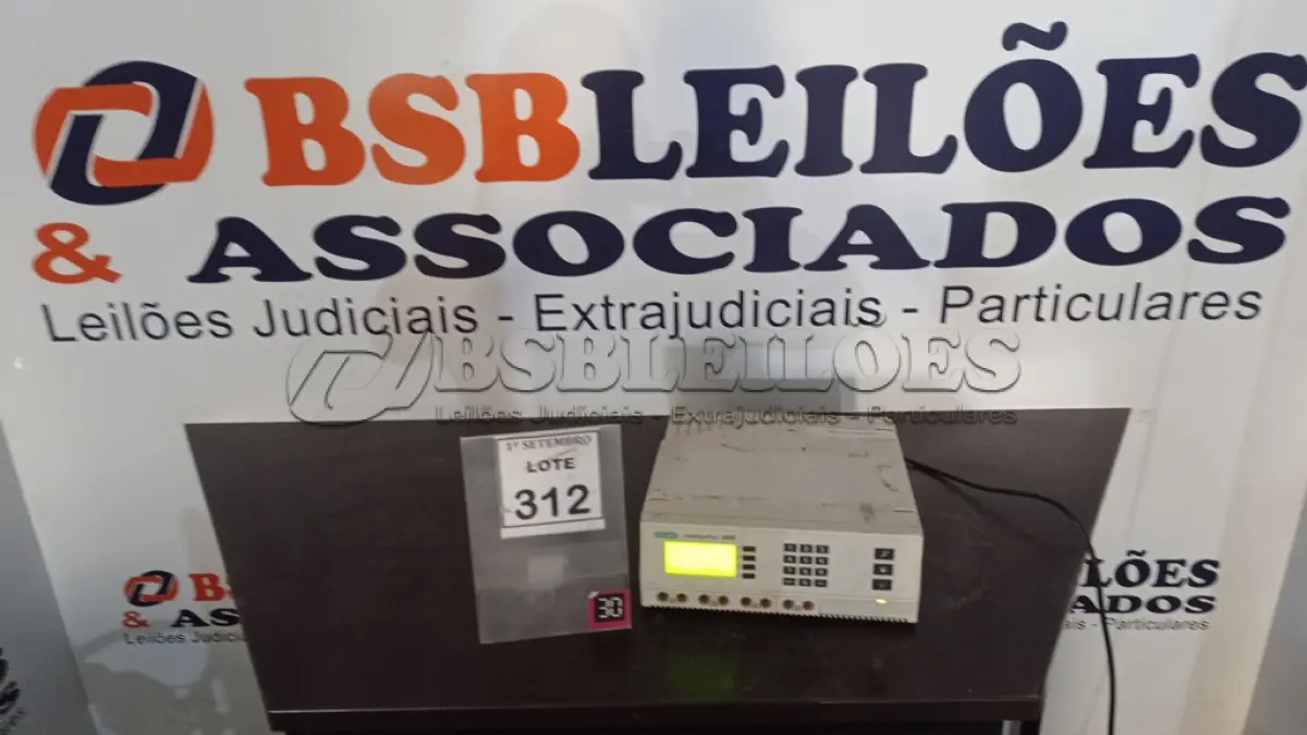 LOTE 312 - 01 APARELHO DE ELETROFORESE BIO RAD POWER PAC 3000. (NO ESTADO) ATENÇÃO! FAZER A VISITAÇÃO ANTES DE ARREMATAR, NÃO SABEMOS SE FUNCIONA, LEILÃO NÃO TEM GARANTIA E NEM DEVOLUÇÃO, SUJEITO A POSSÍVEIS AVARIAS VISÍVEIS/OCULTAS E/OU AUSÊNCIA DE COMPONENTES.