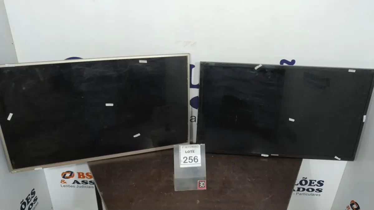 01 TV LCD 39’’ MARCA SAMSUNG E 01 TV LCD 40’’ MARCA PHILCO. (NO ESTADO) ATENÇÃO! FAZER A VISITAÇÃO ANTES DE ARREMATAR, NÃO SABEMOS SE FUNCIONA, LEILÃO NÃO TEM GARANTIA E NEM DEVOLUÇÃO, SUJEITO A POSSÍVEIS AVARIAS VISÍVEIS/OCULTAS E/OU AUSÊNCIA DE COMPONENTES