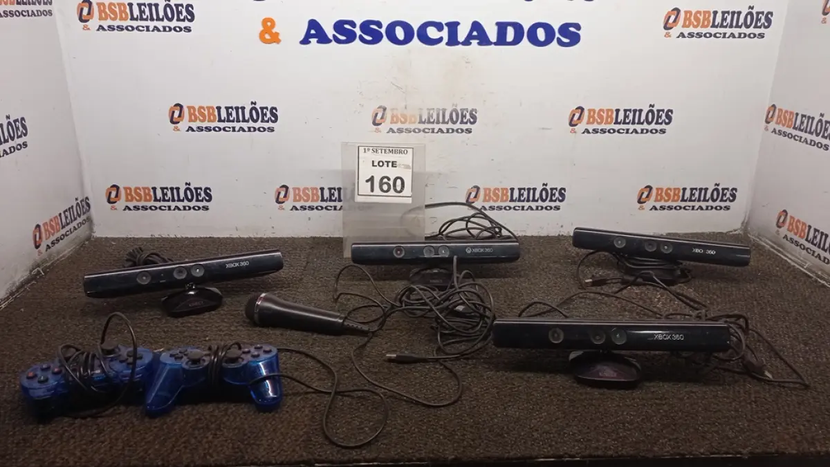04 KINECT DE XBOX, 01 MICROFONE E 02 JOYSTICKS. (NO ESTADO) ATENÇÃO! FAZER A VISITAÇÃO ANTES DE ARREMATAR, NÃO SABEMOS SE FUNCIONA, LEILÃO NÃO TEM GARANTIA E NEM DEVOLUÇÃO, SUJEITO A POSSÍVEIS AVARIAS VISÍVEIS/OCULTAS E/OU AUSÊNCIA DE COMPONENTES.