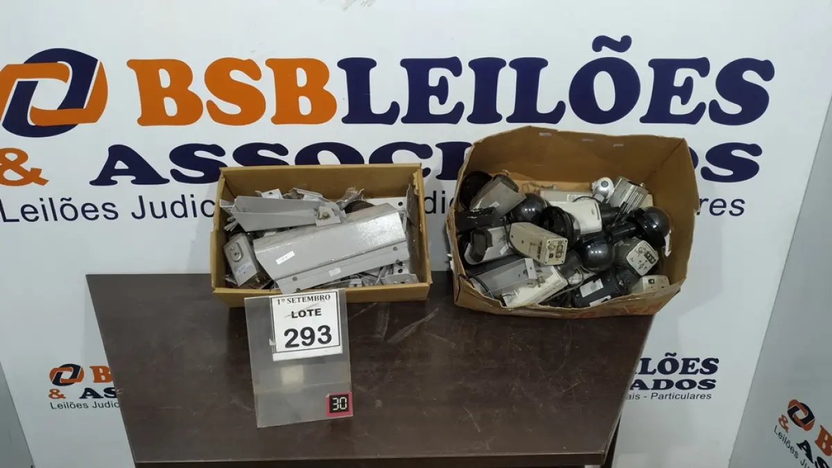 01 LOTE COM GRANDE QUANTIDADE DE CÂMERAS DE MONITORAMENTO E ACESSÓRIOS DE MARCAS E MODELOS DIVERSOS. (NO ESTADO) ATENÇÃO! FAZER A VISITAÇÃO ANTES DE ARREMATAR, NÃO SABEMOS SE FUNCIONA, LEILÃO NÃO TEM GARANTIA E NEM DEVOLUÇÃO, SUJEITO A POSSÍVEIS AVARIAS VISÍVEIS/OCULTAS E/OU AUSÊNCIA DE COMPONENTES.