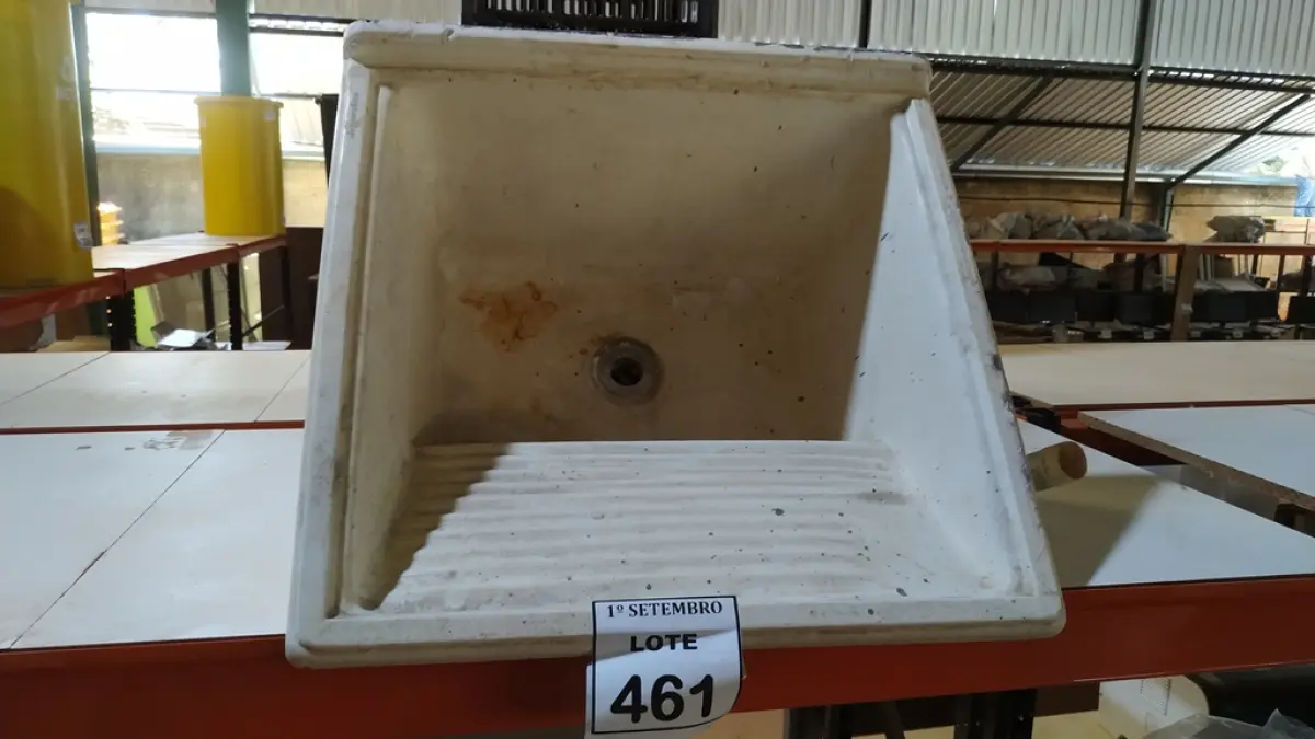 01 TANQUE DE FIBRA SINTÉTICA. (NO ESTADO) ATENÇÃO! FAZER A VISITAÇÃO ANTES DE ARREMATAR, NÃO SABEMOS SE FUNCIONA, LEILÃO NÃO TEM GARANTIA E NEM DEVOLUÇÃO, SUJEITO A POSSÍVEIS AVARIAS VISÍVEIS/OCULTAS E/OU AUSÊNCIA DE COMPONENTES.