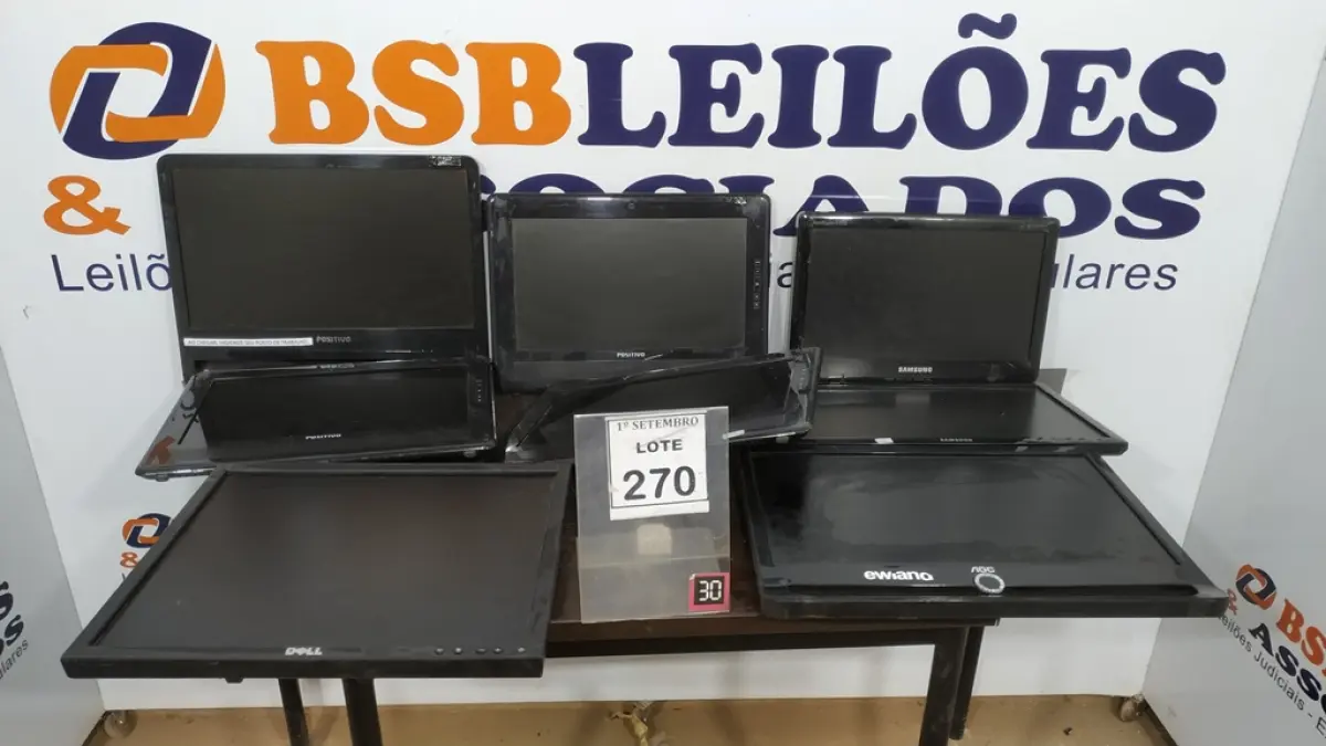 08 MONITORES LCD DE MARCAS E MODELOS DIVERSOS. (NO ESTADO) ATENÇÃO! FAZER A VISITAÇÃO ANTES DE ARREMATAR, NÃO SABEMOS SE FUNCIONA. LEILÃO NÃO TEM GARANTIA E NEM DEVOLUÇÃO, SUJEITO A POSSÍVEIS AVARIAS VISÍVEIS/OCULTAS E/OU AUSÊNCIA DE COMPONENTES.