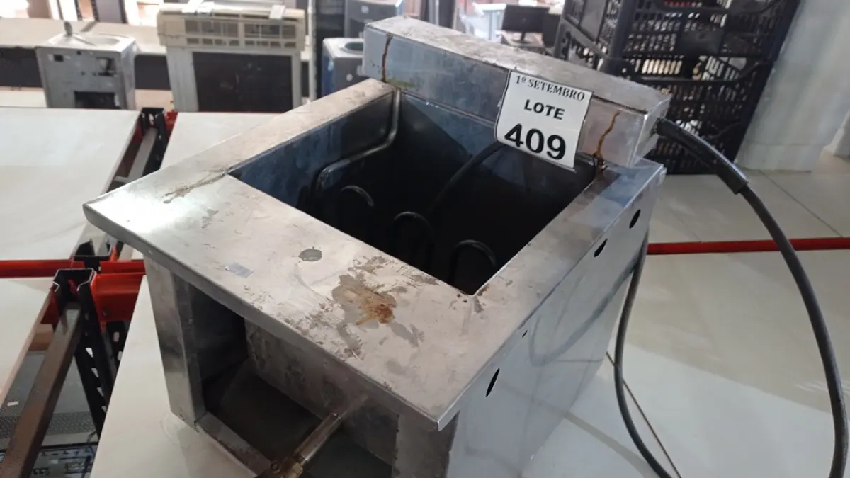 01 FRITADEIRA ELÉTRICA EM INOX. (NO ESTADO) ATENÇÃO! FAZER A VISITAÇÃO ANTES DE ARREMATAR, NÃO SABEMOS SE FUNCIONA. LEILÃO NÃO TEM GARANTIA E NEM DEVOLUÇÃO, SUJEITO A POSSÍVEIS AVARIAS VISÍVEIS/OCULTAS E/OU AUSÊNCIA DE COMPONENTES.
