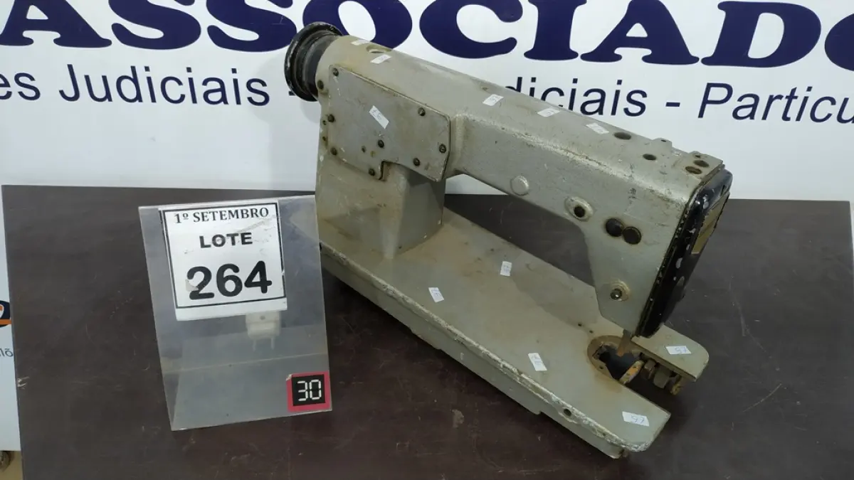 01 MÁQUINA DE COSTURA MARCA YAMATA. (NO ESTADO) ATENÇÃO! FAZER A VISITAÇÃO ANTES DE ARREMATAR, NÃO SABEMOS SE FUNCIONA, LEILÃO NÃO TEM GARANTIA E NEM DEVOLUÇÃO, SUJEITO A POSSÍVEIS AVARIAS VISÍVEIS/OCULTAS E/OU AUSÊNCIA DE COMPONENTES.