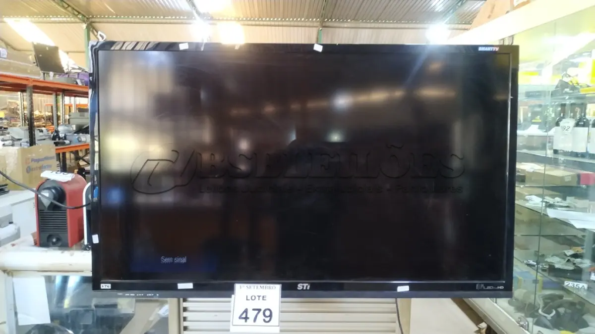 LOTE 479 - 01 TV SEMP TOSHIBA LCD 40”. (NO ESTADO) ATENÇÃO! FAZER A VISITAÇÃO ANTES DE ARREMATAR, NÃO SABEMOS SE FUNCIONA, LEILÃO NÃO TEM GARANTIA E NEM DEVOLUÇÃO, SUJEITO A POSSÍVEIS AVARIAS VISÍVEIS/OCULTAS E/OU AUSÊNCIA DE COMPONENTES.