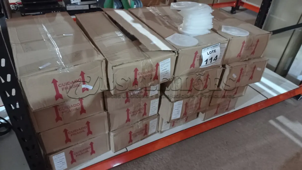 LOTE 114 - 01 LOTE COM GRANDE QUANTIDADE DE CAPAS DE CD. (NO ESTADO) ATENÇÃO! FAZER A VISITAÇÃO ANTES DE ARREMATAR, NÃO SABEMOS SE FUNCIONA, LEILÃO NÃO TEM GARANTIA E NEM DEVOLUÇÃO, SUJEITO A POSSÍVEIS AVARIAS VISÍVEIS/OCULTAS E/OU AUSÊNCIA DE COMPONENTES.