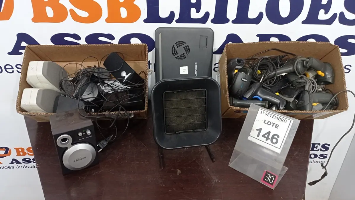 01 LOTE COM VÁRIAS CAIXAS DE SOM, LEITORAS DE CÓDIGO DE BARRAS, 01 COOLER DE NOTEBOOK E 01 EXAUSTOR DE BANCADA. (NO ESTADO) ATENÇÃO! FAZER A VISITAÇÃO ANTES DE ARREMATAR, NÃO SABEMOS SE FUNCIONA, LEILÃO NÃO TEM GARANTIA E NEM DEVOLUÇÃO, SUJEITO A POSSÍVEIS AVARIAS VISÍVEIS/OCULTAS E/OU AUSÊNCIA DE COMPONENTES.