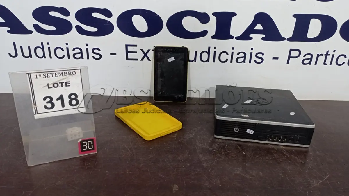 LOTE 318 - 01 MINI PC HP I3 E 01 TABLET MARCA CCE. (NO ESTADO) ATENÇÃO! FAZER A VISITAÇÃO ANTES DE ARREMATAR, NÃO SABEMOS SE FUNCIONA, LEILÃO NÃO TEM GARANTIA E NEM DEVOLUÇÃO, SUJEITO A POSSÍVEIS AVARIAS VISÍVEIS/OCULTAS E/OU AUSÊNCIA DE COMPONENTES.