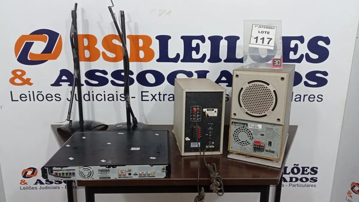 01 DVD HOME THEATER MACA PHILIPS, 02 CAIXAS DE SOM MARCAS DIVERSAS E 02 SUPORTES PAR CAIXAS DE SOM. (NO ESTADO) ATENÇÃO! FAZER A VISITAÇÃO ANTES DE ARREMATAR, NÃO SABEMOS SE FUNCIONA, LEILÃO NÃO TEM GARANTIA E NEM DEVOLUÇÃO, SUJEITO A POSSÍVEIS AVARIAS VISÍVEIS/OCULTAS E/OU AUSÊNCIA DE COMPONENTES.