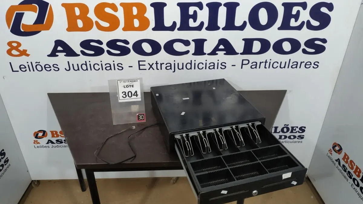 01 GAVETA DE DINHEIRO. (NO ESTADO) ATENÇÃO! FAZER A VISITAÇÃO ANTES DE ARREMATAR, NÃO SABEMOS SE FUNCIONA, LEILÃO NÃO TEM GARANTIA E NEM DEVOLUÇÃO, SUJEITO A POSSÍVEIS AVARIAS VISÍVEIS/OCULTAS E/OU AUSÊNCIA DE COMPONENTES.