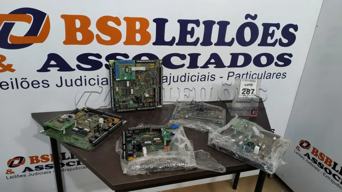 LOTE 287 - 05 PLACAS MÃE. (NO ESTADO) ATENÇÃO! FAZER A VISITAÇÃO ANTES DE ARREMATAR, NÃO SABEMOS SE FUNCIONA, LEILÃO NÃO TEM GARANTIA E NEM DEVOLUÇÃO, SUJEITO A POSSÍVEIS AVARIAS VISÍVEIS/OCULTAS E/OU AUSÊNCIA DE COMPONENTES.