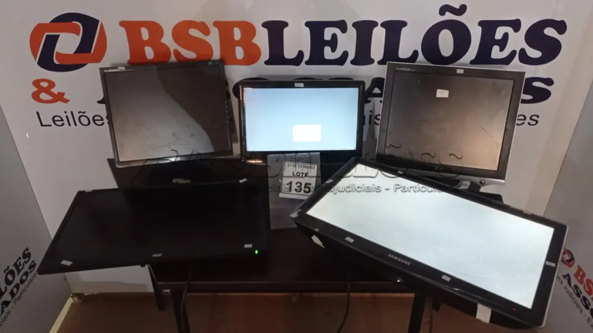 LOTE 135 - 01 LOTE COM VÁRIOS MONITORES MARCAS E MODELOS DIVERSOS. (NO ESTADO) ATENÇÃO! FAZER A VISITAÇÃO ANTES DE ARREMATAR, NÃO SABEMOS SE FUNCIONA, LEILÃO NÃO TEM GARANTIA E NEM DEVOLUÇÃO, SUJEITO A POSSÍVEIS AVARIAS VISÍVEIS/OCULTAS E/OU AUSÊNCIA DE COMPONENTES.
